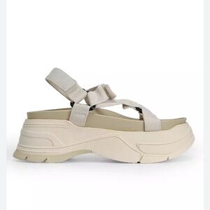 Zara Chunky Sole Sandals(NWT)